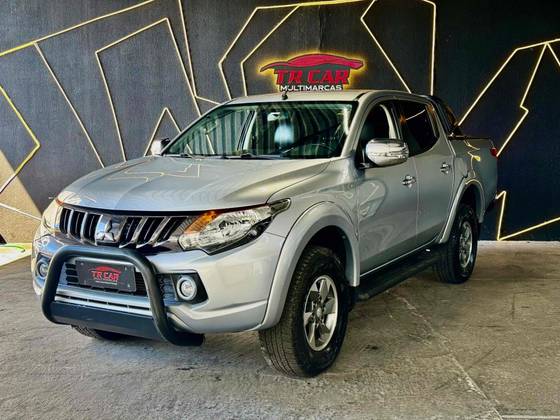 MITSUBISHI L200 TRITON 2.4 16V TURBO DIESEL SPORT HPE CD 4P 4X4 AUTOMÁTICO